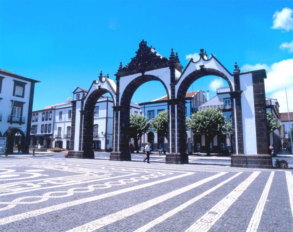 reasons-to-visit-the-azores-heritage