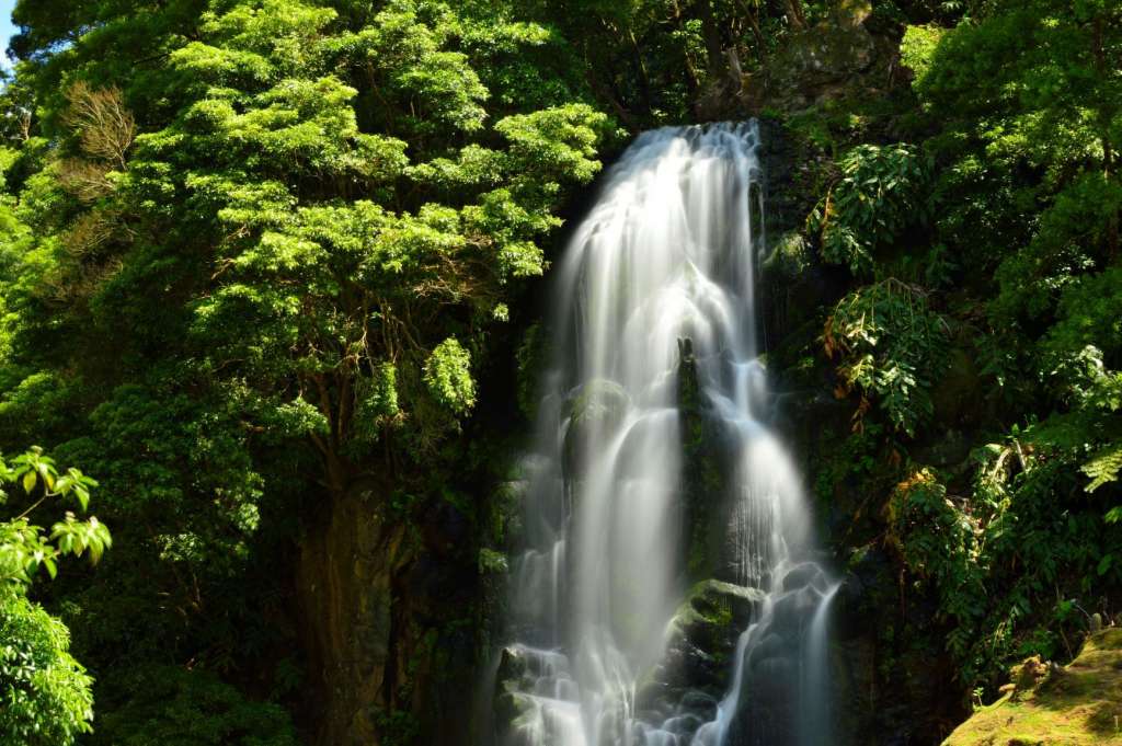 reasons-to-visit-the-azores-waterfalls